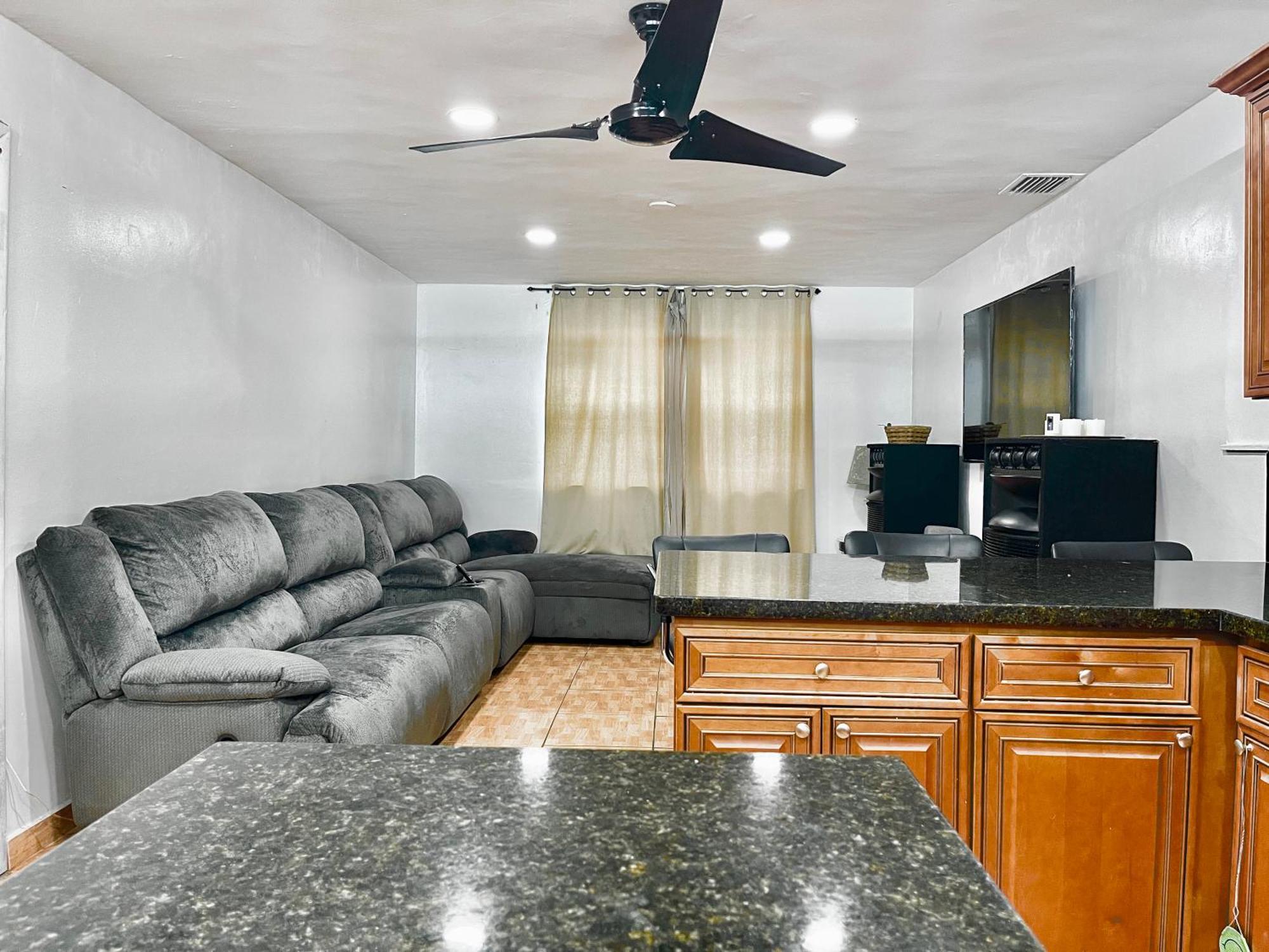 Akeyi Miami305 Private Bedrooms Экстерьер фото